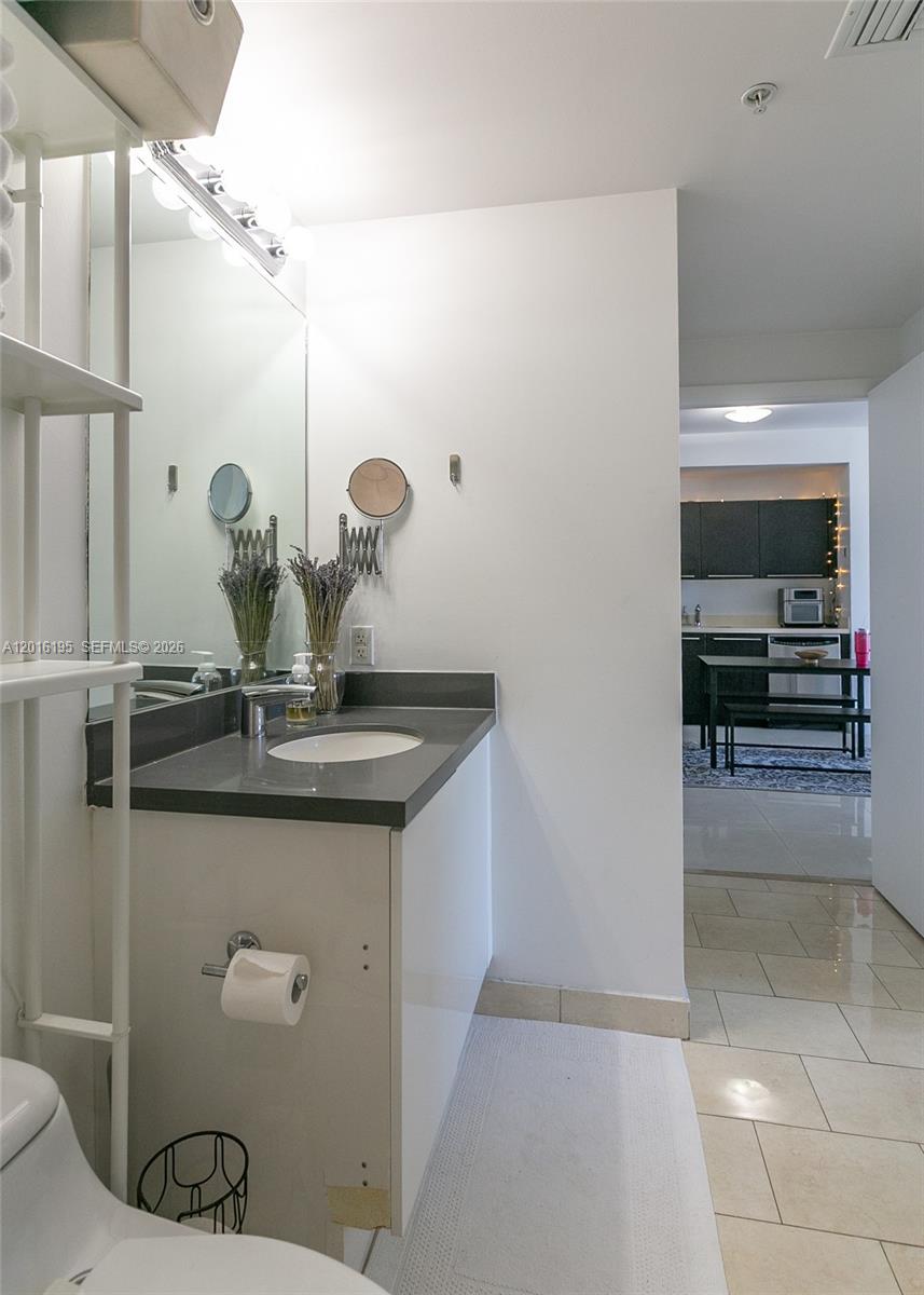 90 SW 3rd St #1611, Miami FL 33130