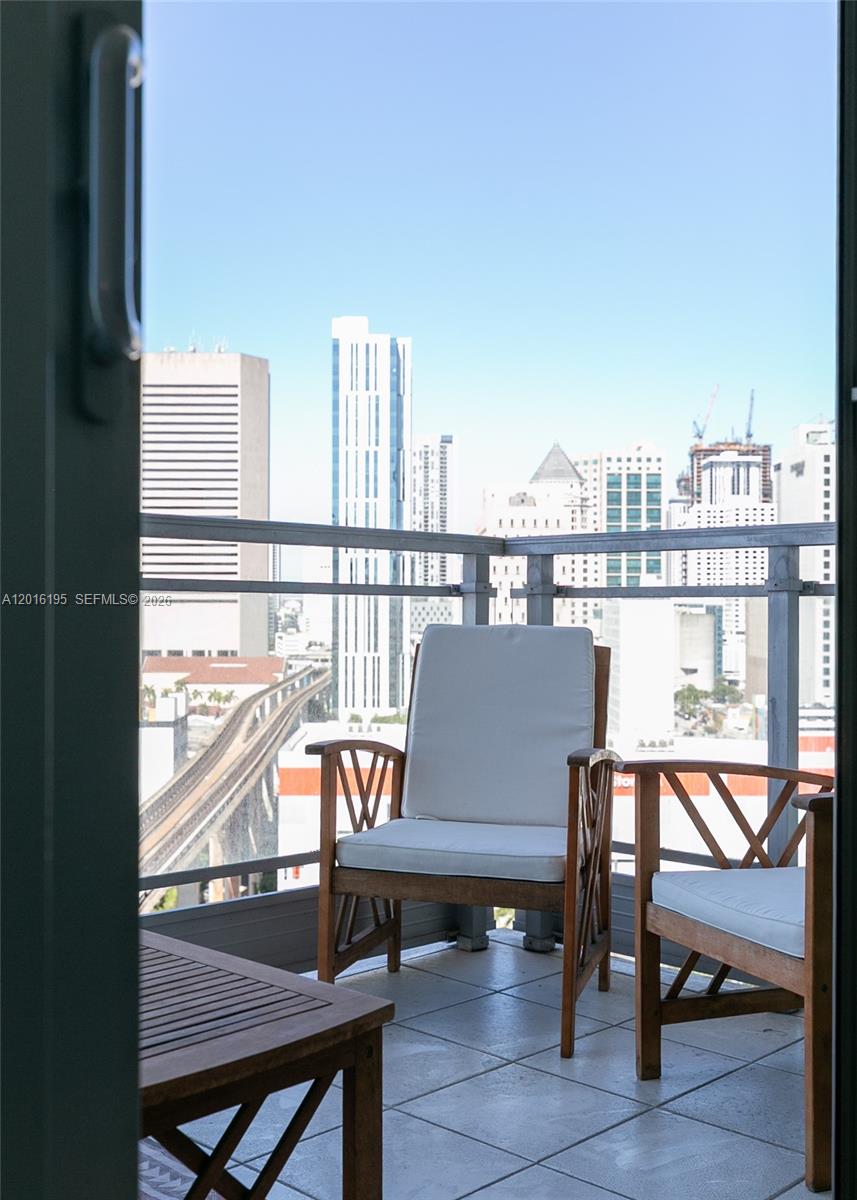 90 SW 3rd St #1611, Miami FL 33130