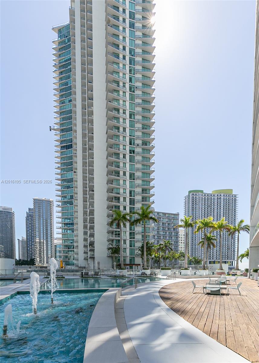 90 SW 3rd St #1611, Miami FL 33130