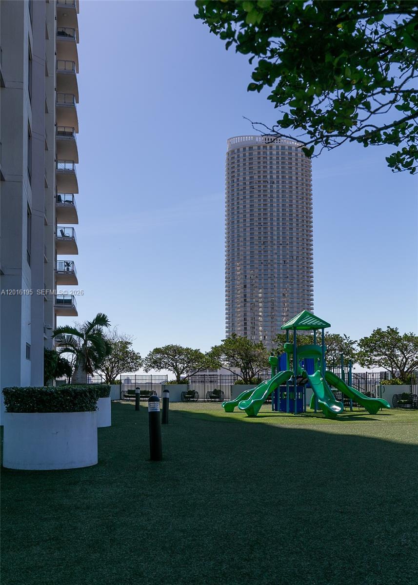90 SW 3rd St #1611, Miami FL 33130