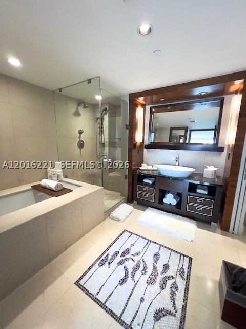 6801 Collins Ave #718 (deed 707), Miami Beach FL 33141