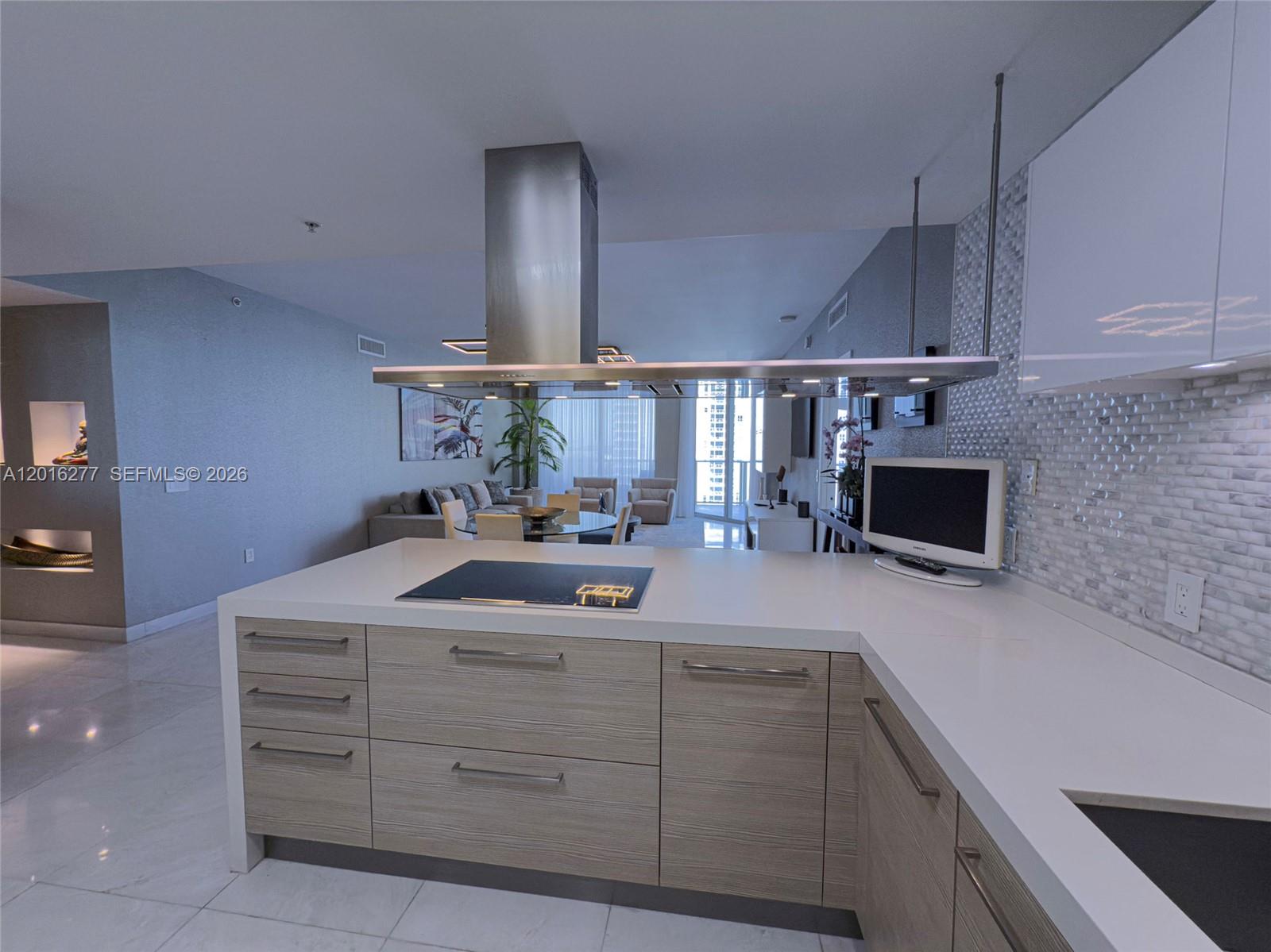 17111 Biscayne Blvd #1705, North Miami Beach FL 33160