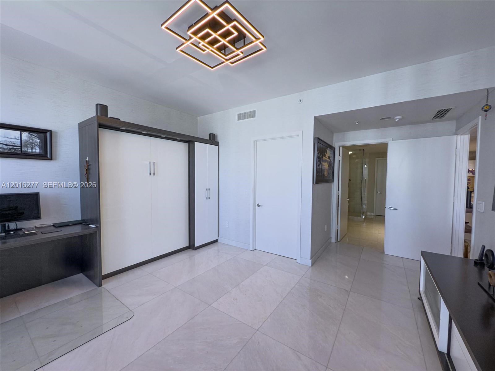 17111 Biscayne Blvd #1705, North Miami Beach FL 33160