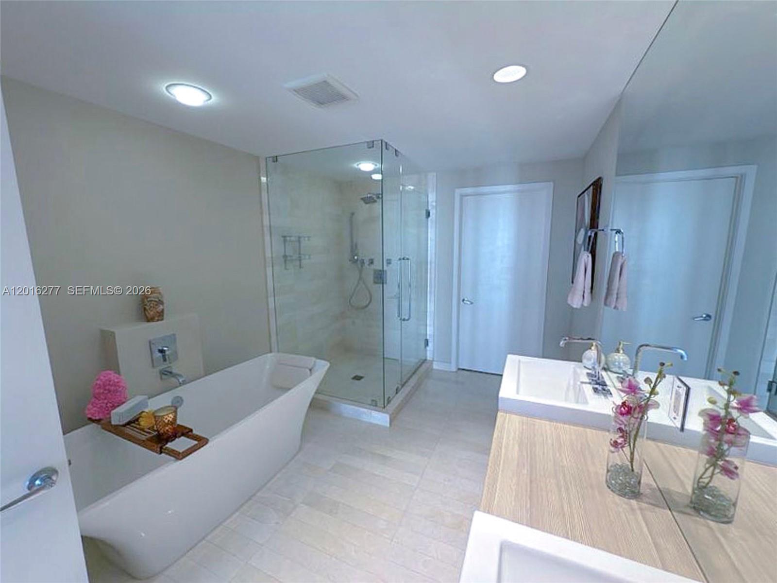 17111 Biscayne Blvd #1705, North Miami Beach FL 33160