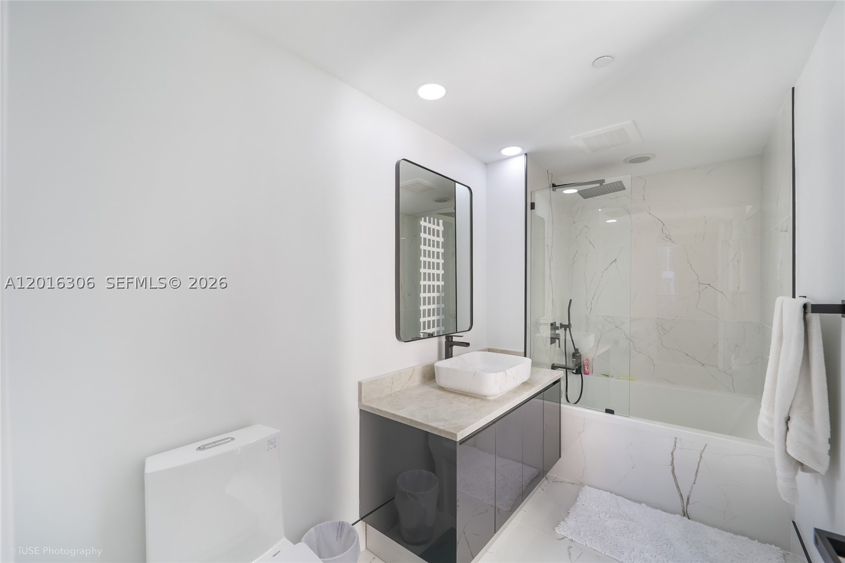 31 SE 6th St #2207, Miami FL 33131