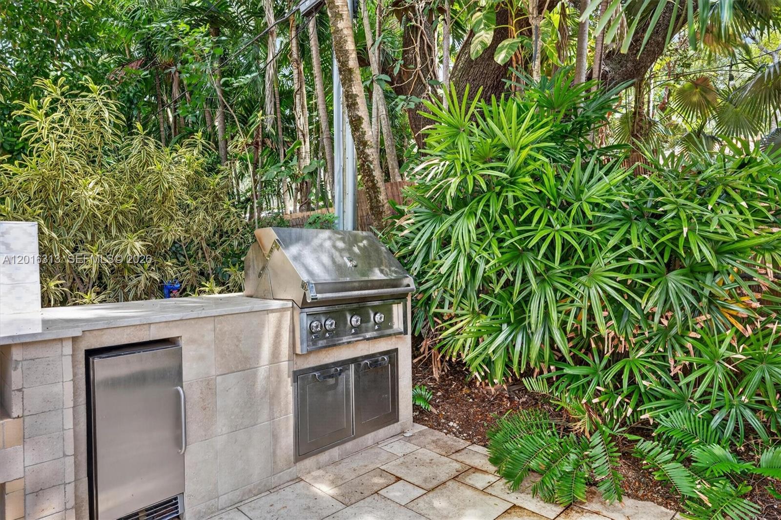 442 Amalfi Ave, Coral Gables FL 33146