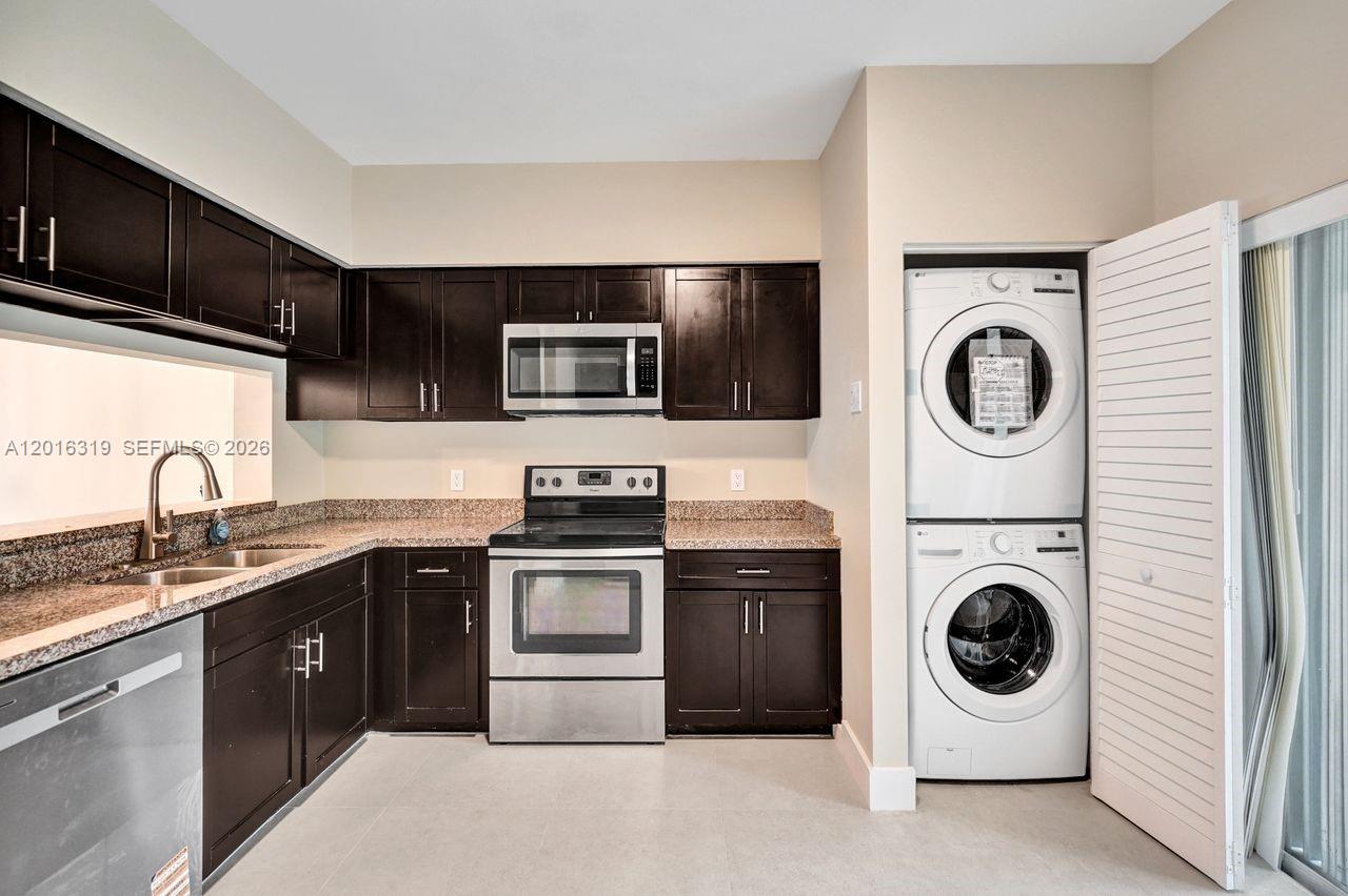43 Simonton Cir, Weston FL 33326