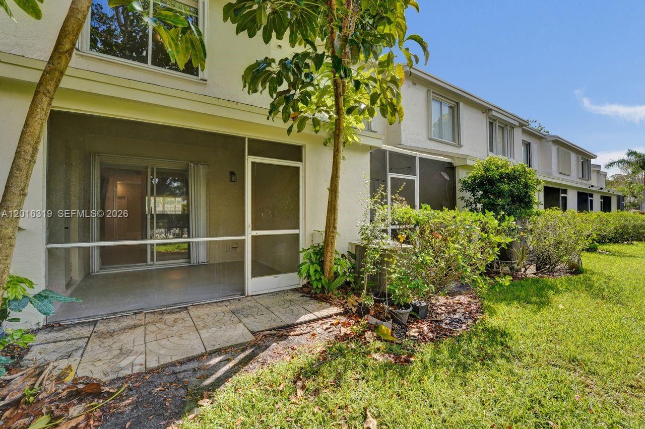 43 Simonton Cir, Weston FL 33326
