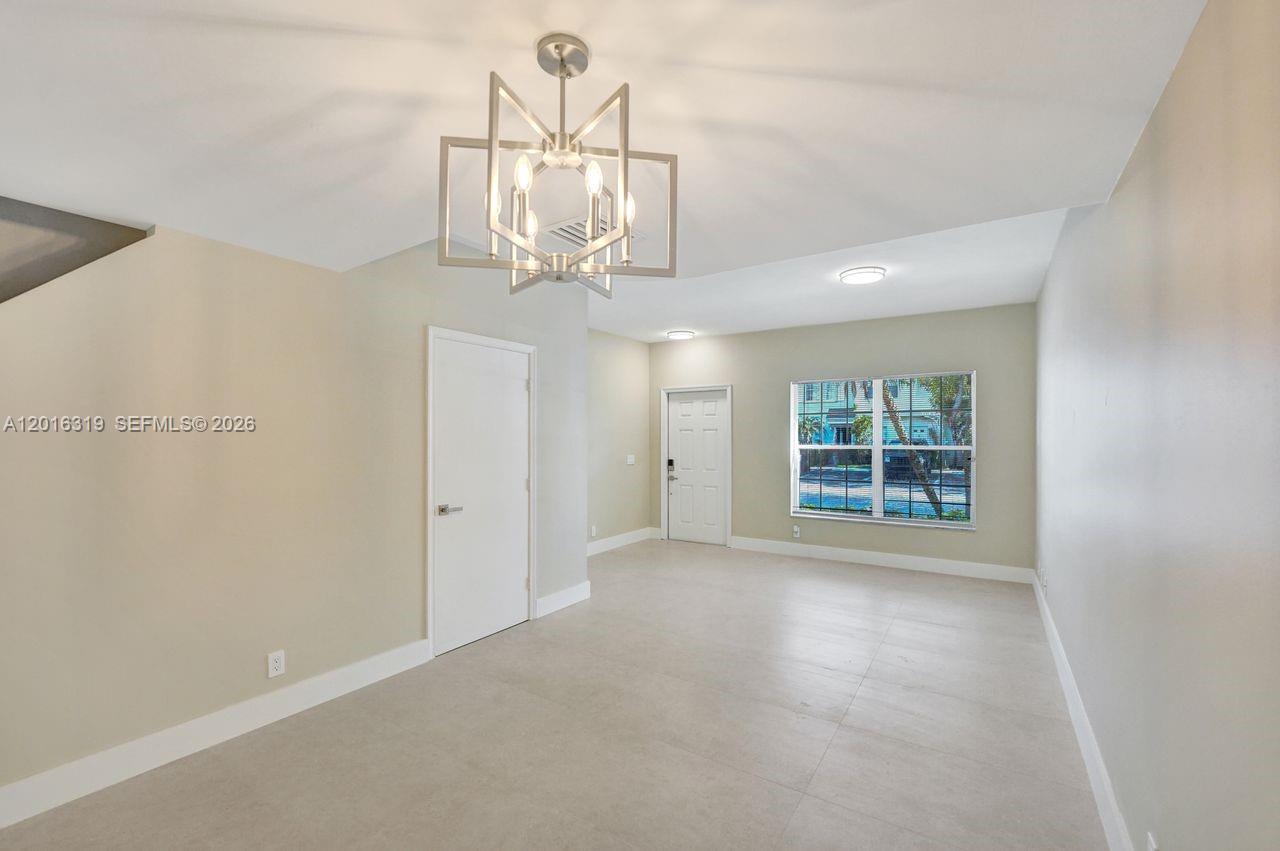 43 Simonton Cir, Weston FL 33326