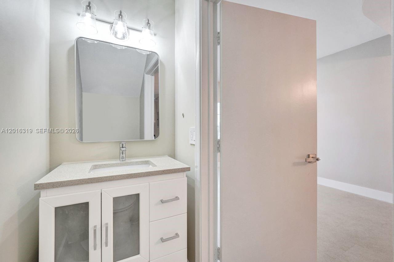 43 Simonton Cir, Weston FL 33326