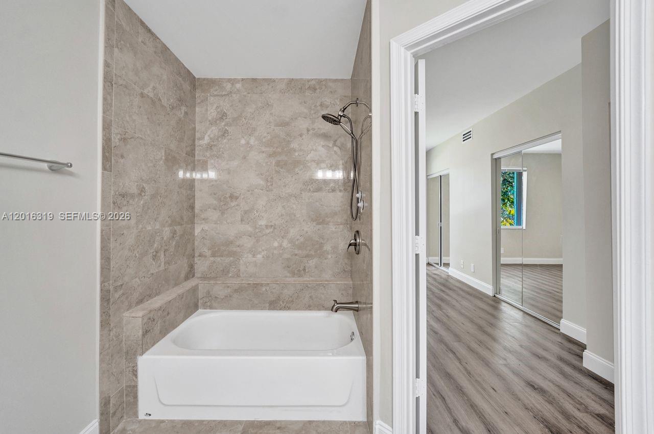 43 Simonton Cir, Weston FL 33326