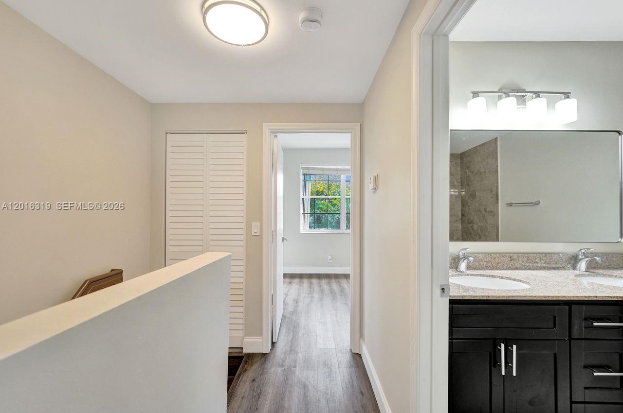 43 Simonton Cir, Weston FL 33326