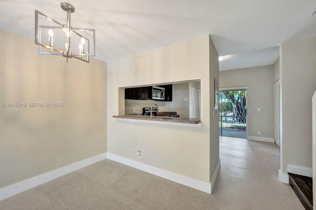 43 Simonton Cir, Weston FL 33326