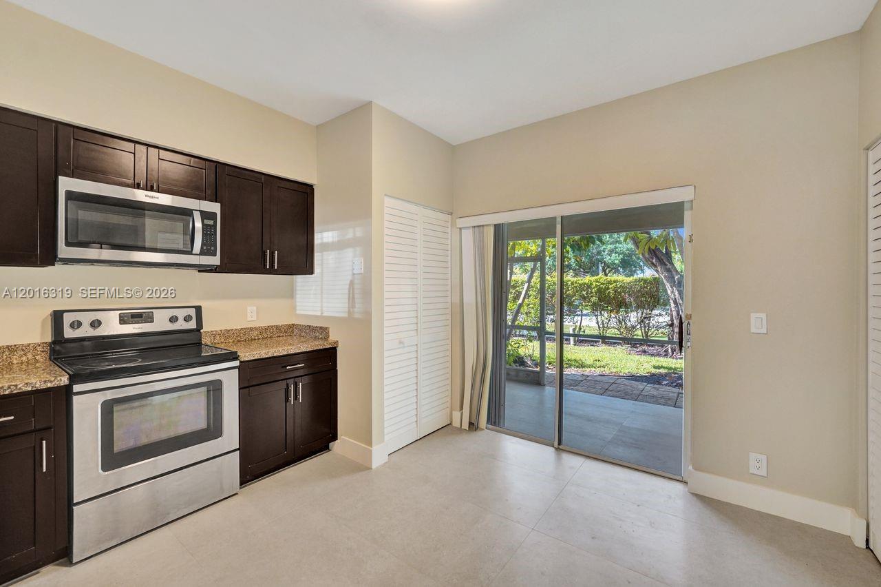 43 Simonton Cir, Weston FL 33326