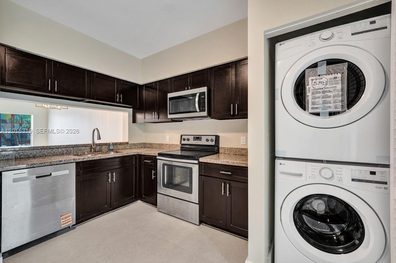43 Simonton Cir, Weston FL 33326
