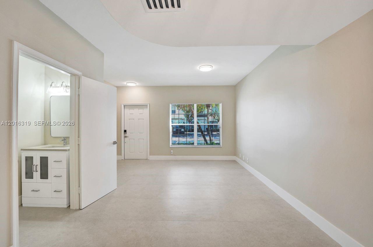 43 Simonton Cir, Weston FL 33326