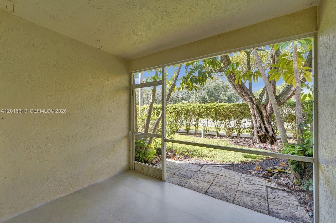 43 Simonton Cir, Weston FL 33326