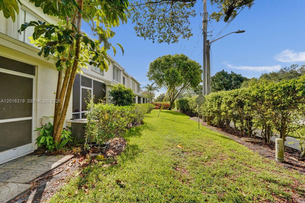 43 Simonton Cir, Weston FL 33326