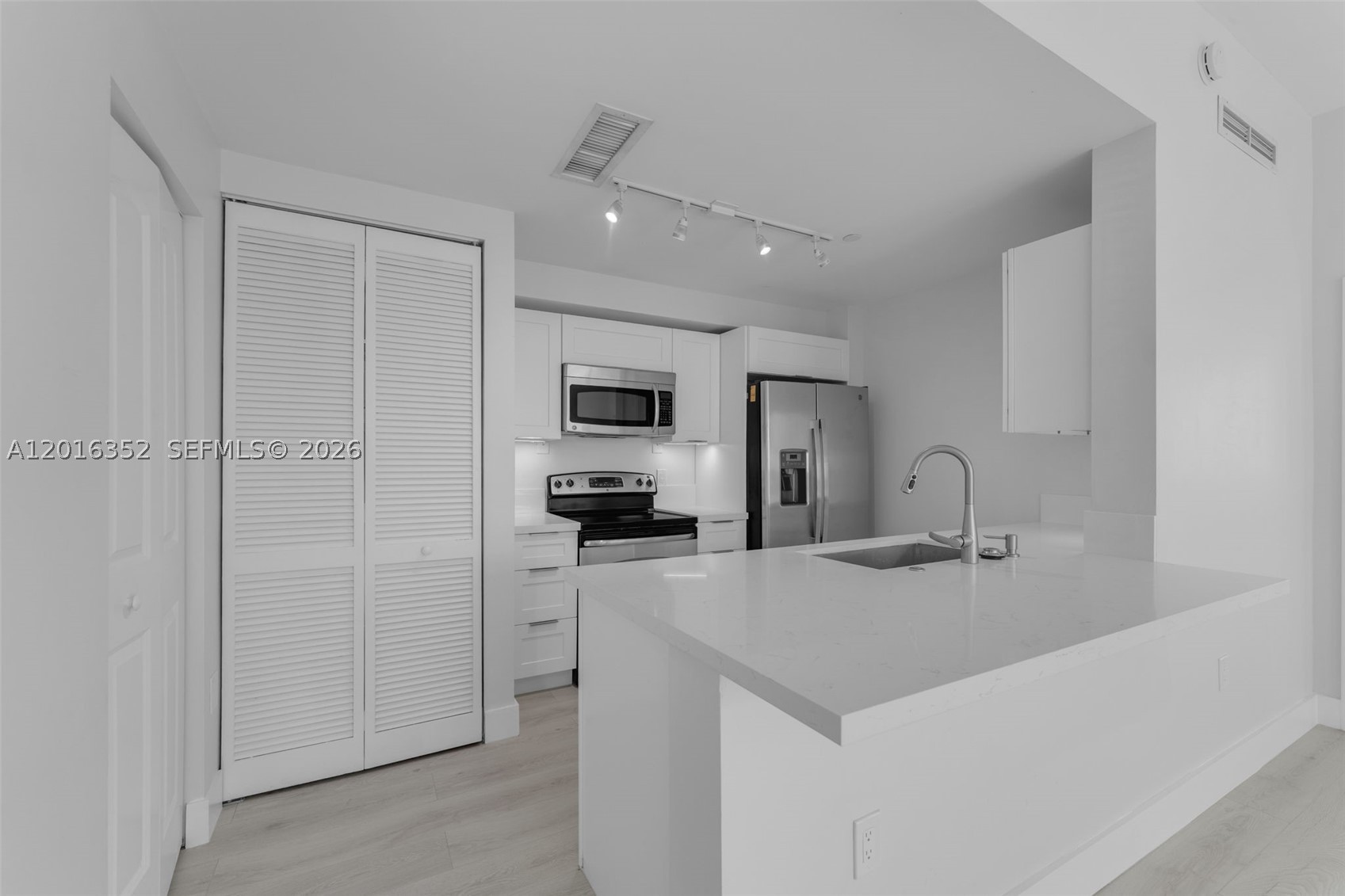 7350 SW 89th St #2202S, Miami FL 33156