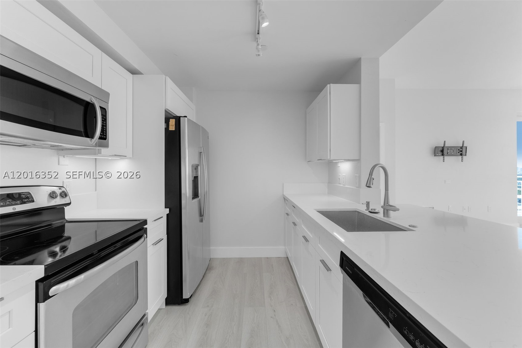 7350 SW 89th St #2202S, Miami FL 33156