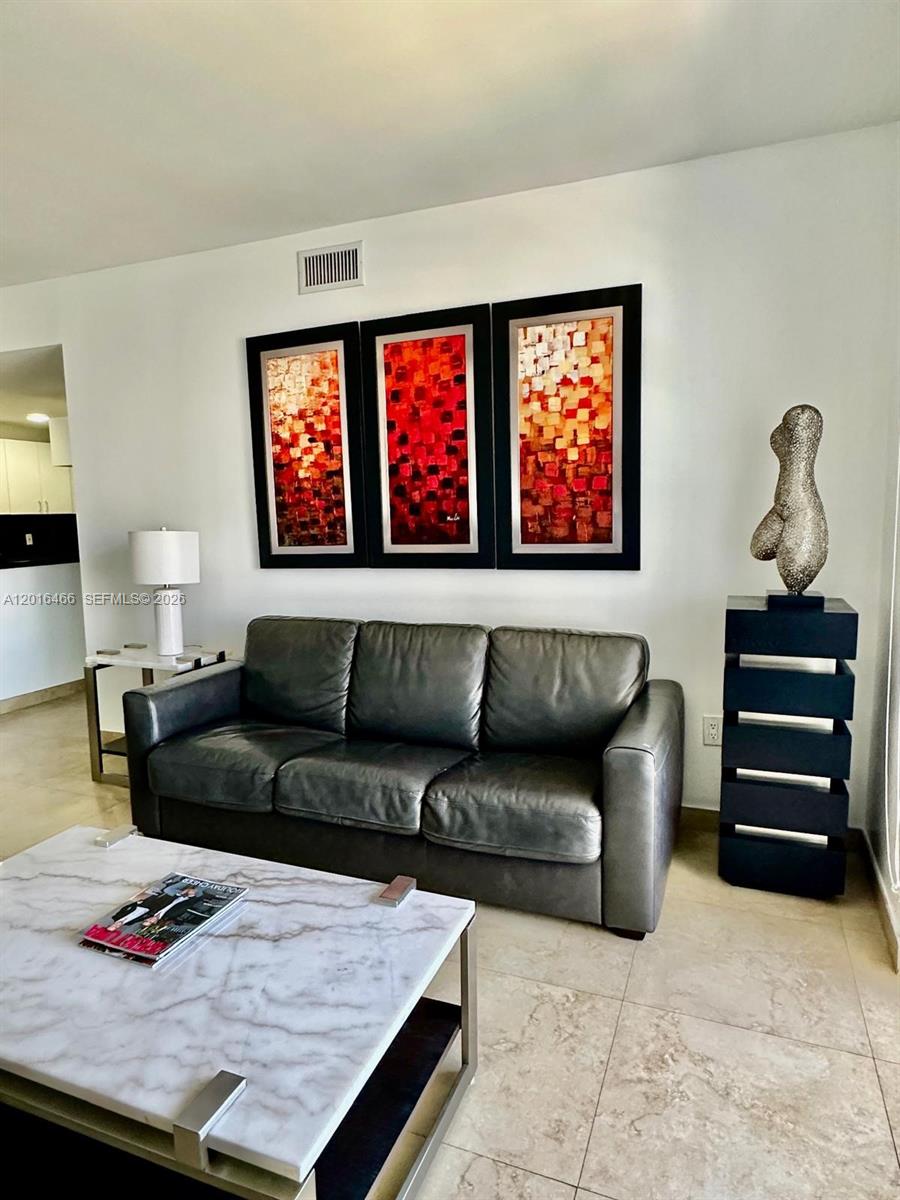 185 SE 14th Ter #1905, Miami FL 33131