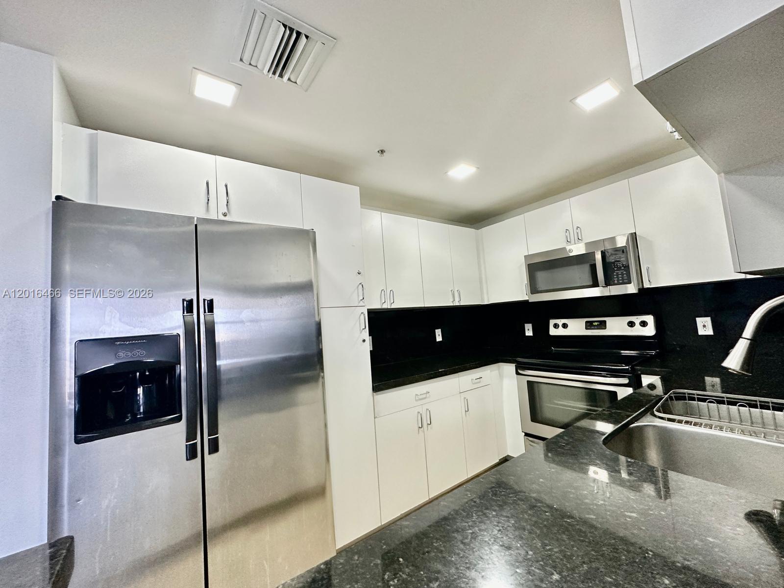185 SE 14th Ter #1905, Miami FL 33131
