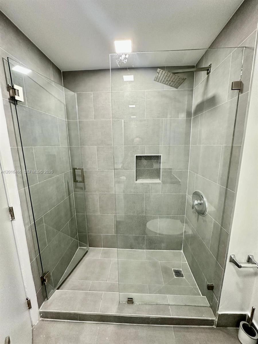 185 SE 14th Ter #1905, Miami FL 33131