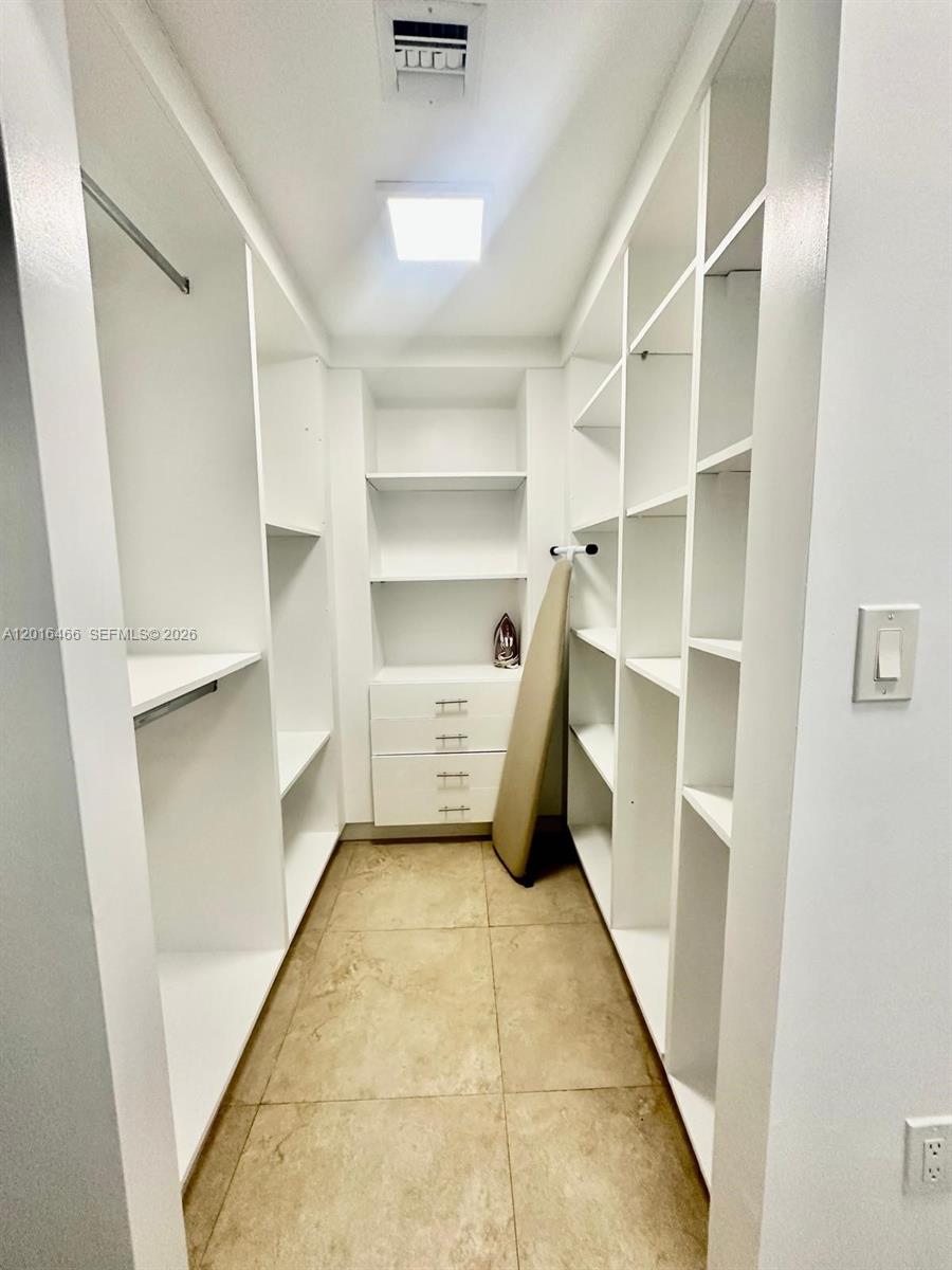 185 SE 14th Ter #1905, Miami FL 33131
