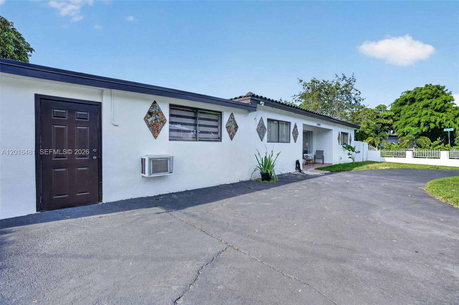 2451 NW 11th St, Miami FL 33125