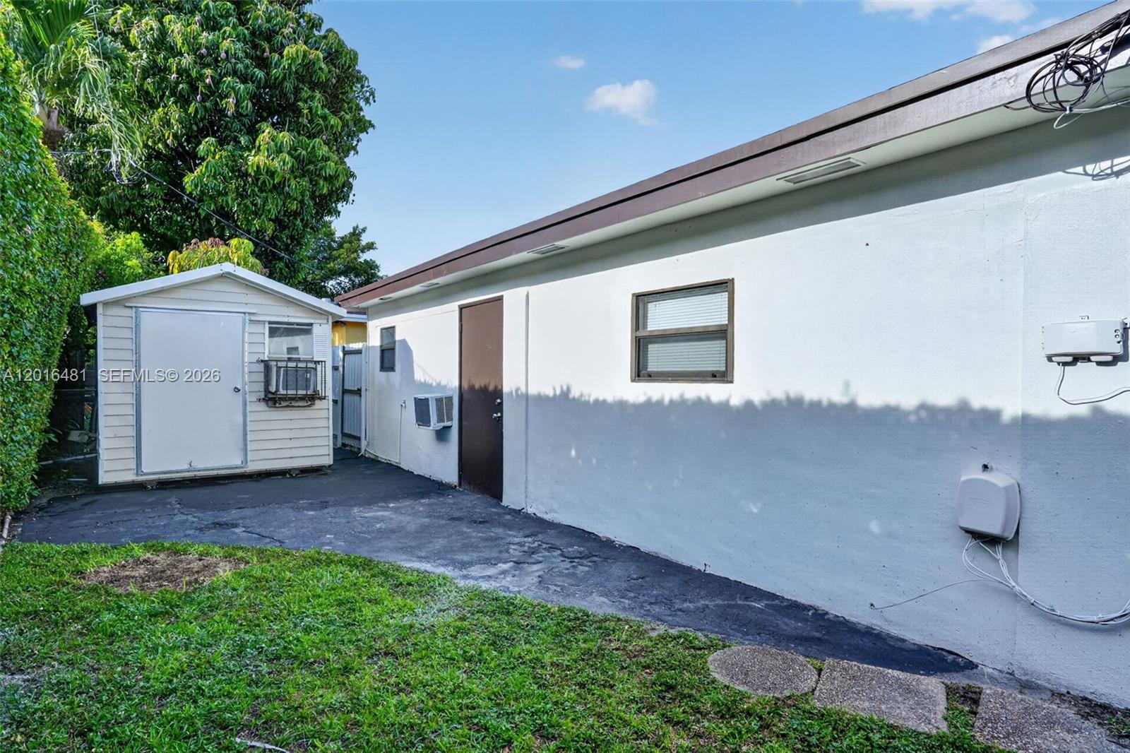 2451 NW 11th St, Miami FL 33125