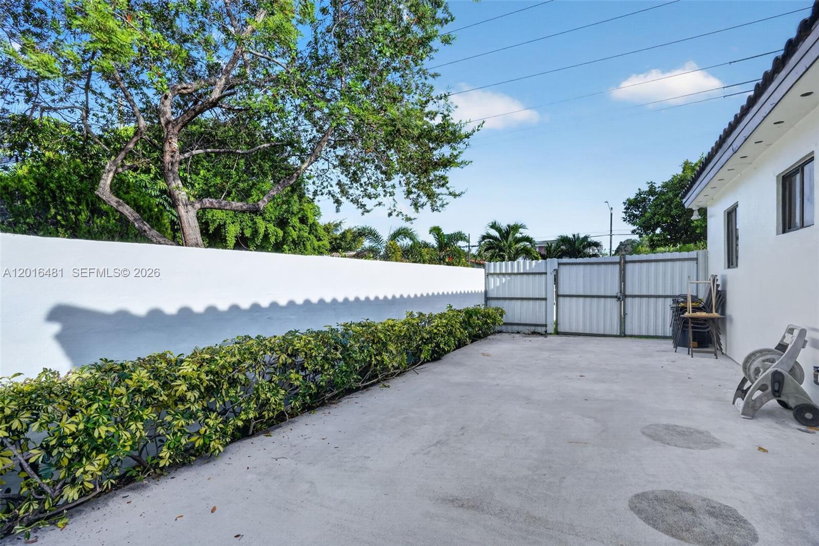 2451 NW 11th St, Miami FL 33125