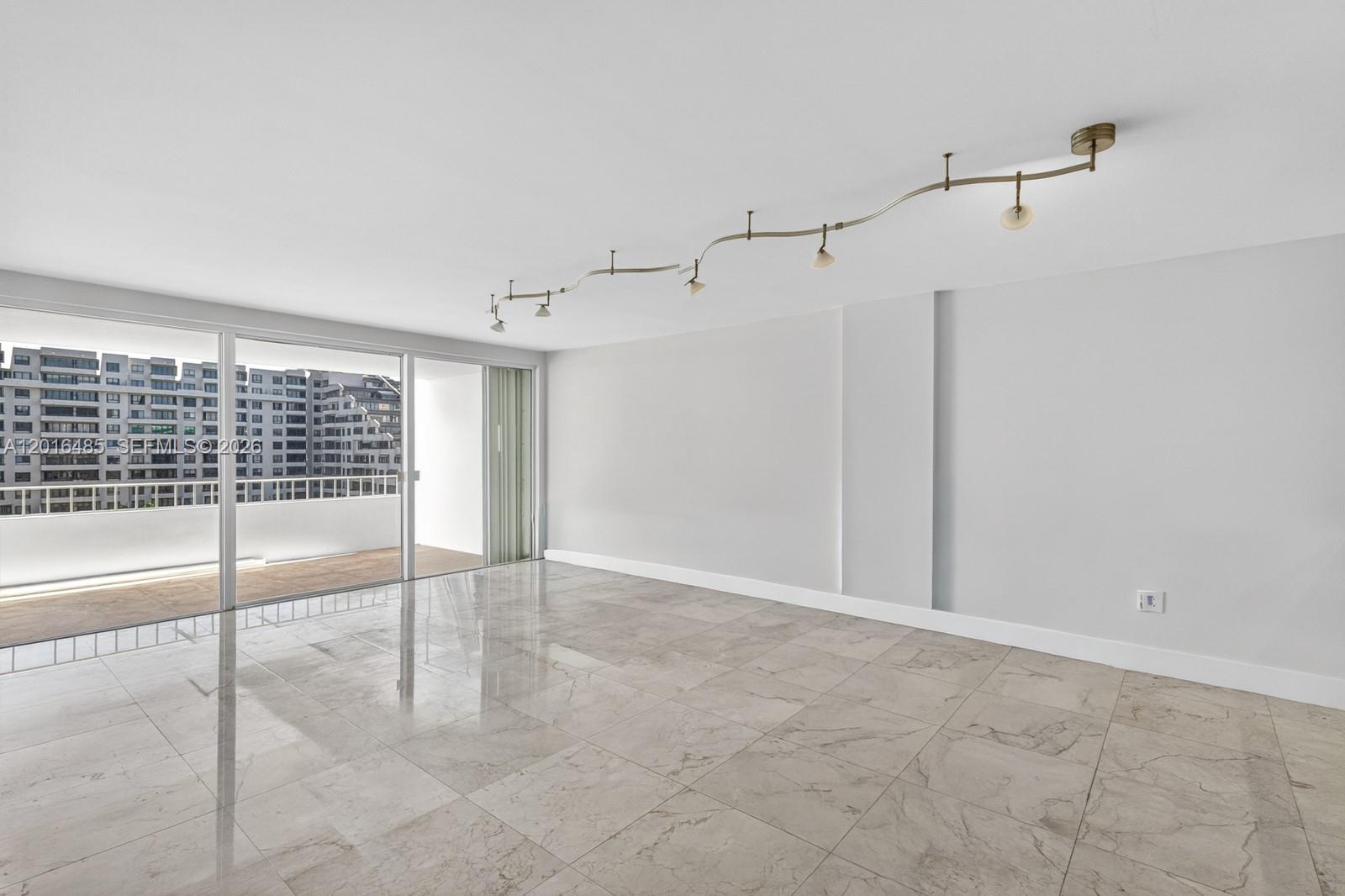 199 Ocean Lane Dr #811, Key Biscayne FL 33149