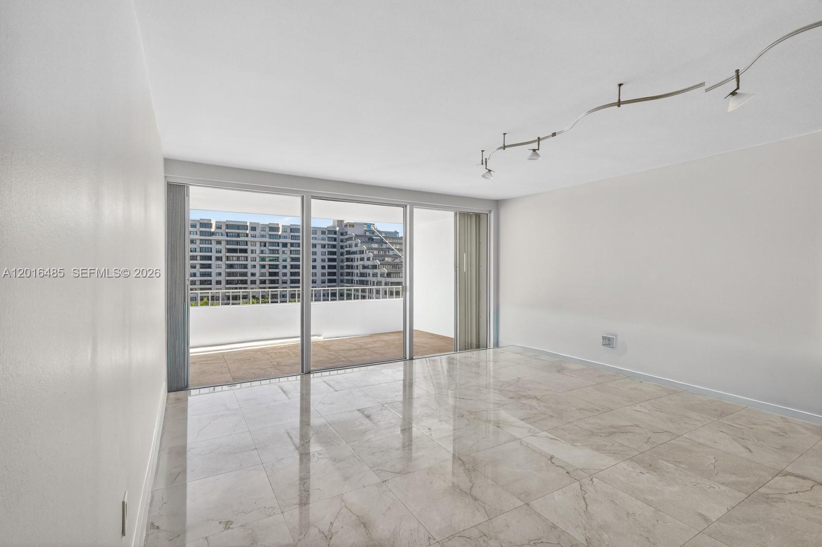 199 Ocean Lane Dr #811, Key Biscayne FL 33149