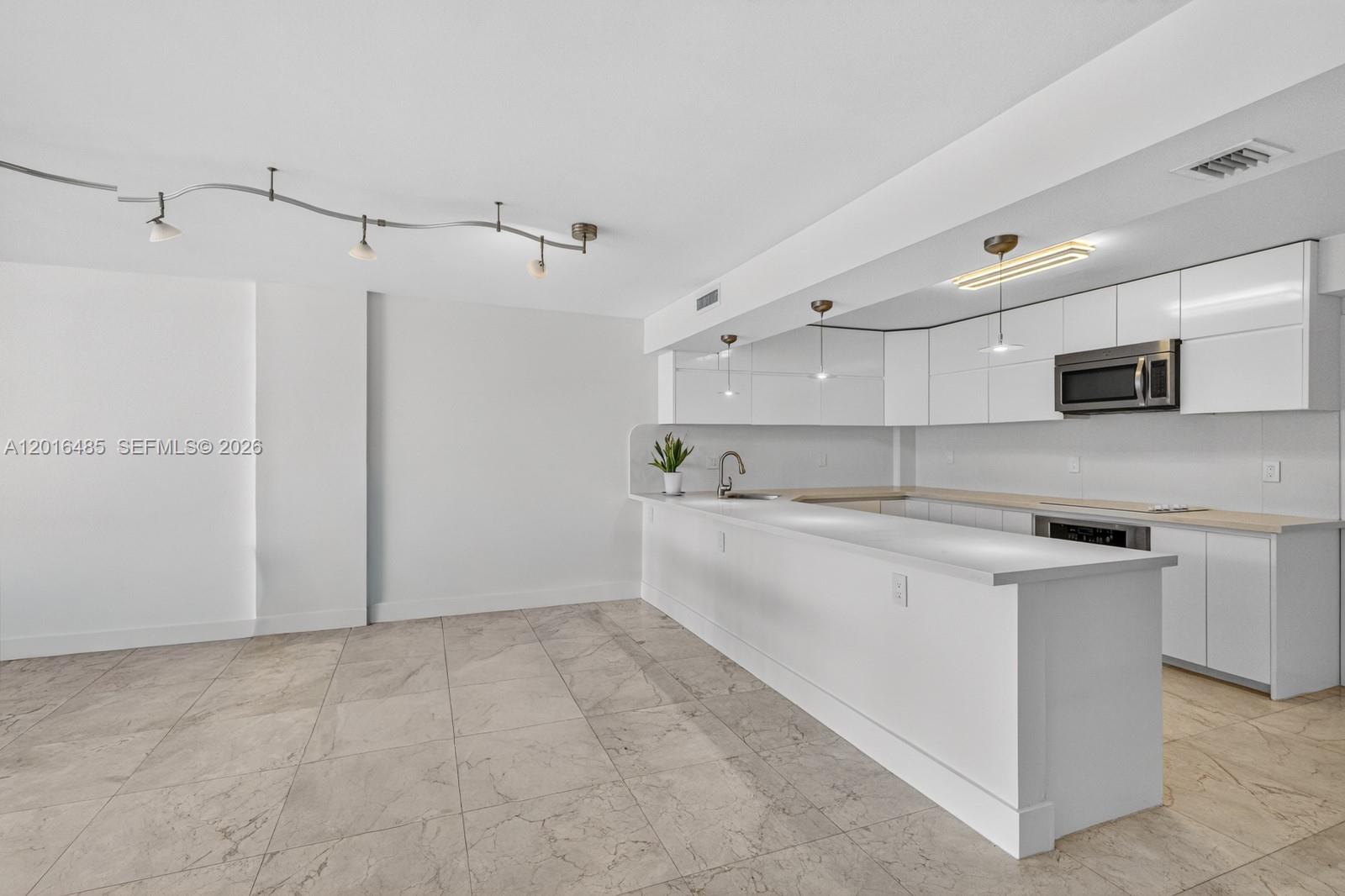 199 Ocean Lane Dr #811, Key Biscayne FL 33149
