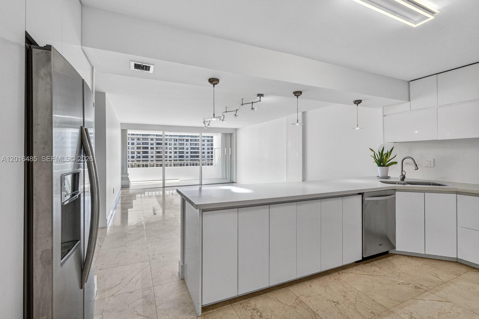 199 Ocean Lane Dr #811, Key Biscayne FL 33149
