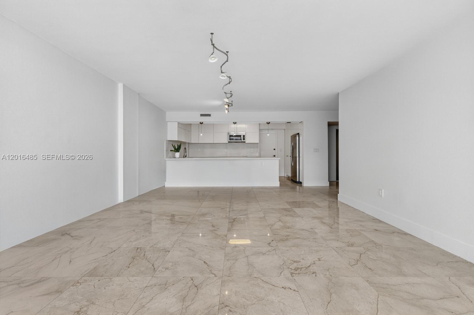 199 Ocean Lane Dr #811, Key Biscayne FL 33149
