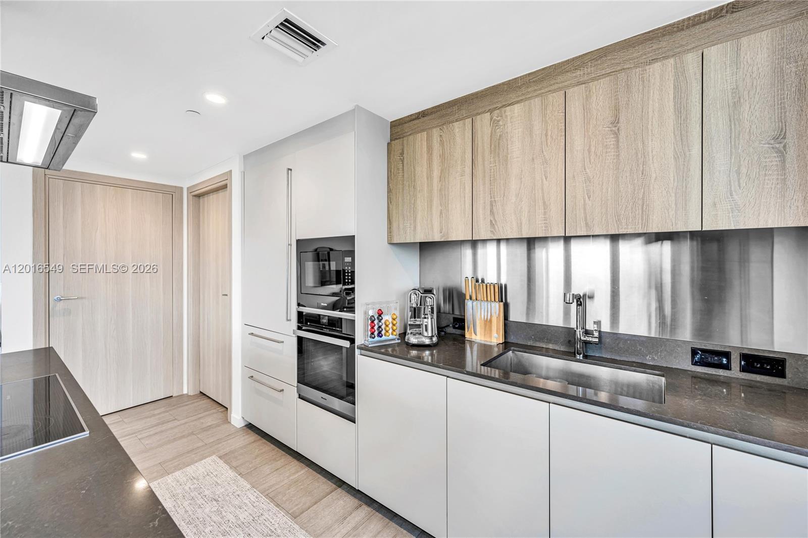1000 Brickell Plz #4601, Miami FL 33131