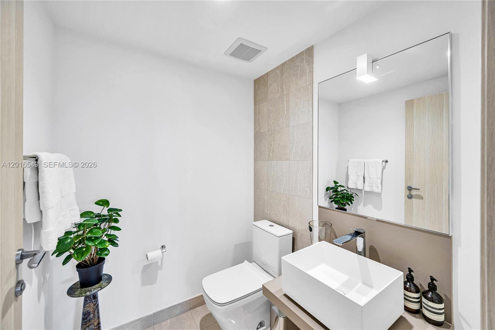 1000 Brickell Plz #4601, Miami FL 33131