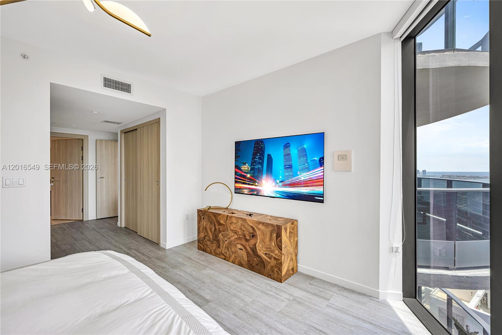 1000 Brickell Plz #4601, Miami FL 33131