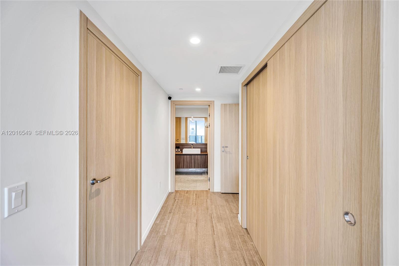 1000 Brickell Plz #4601, Miami FL 33131