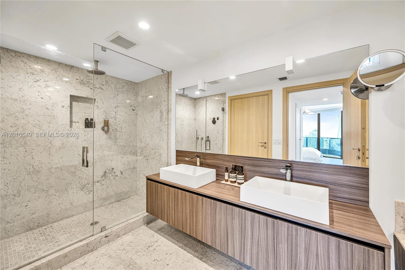 1000 Brickell Plz #4601, Miami FL 33131