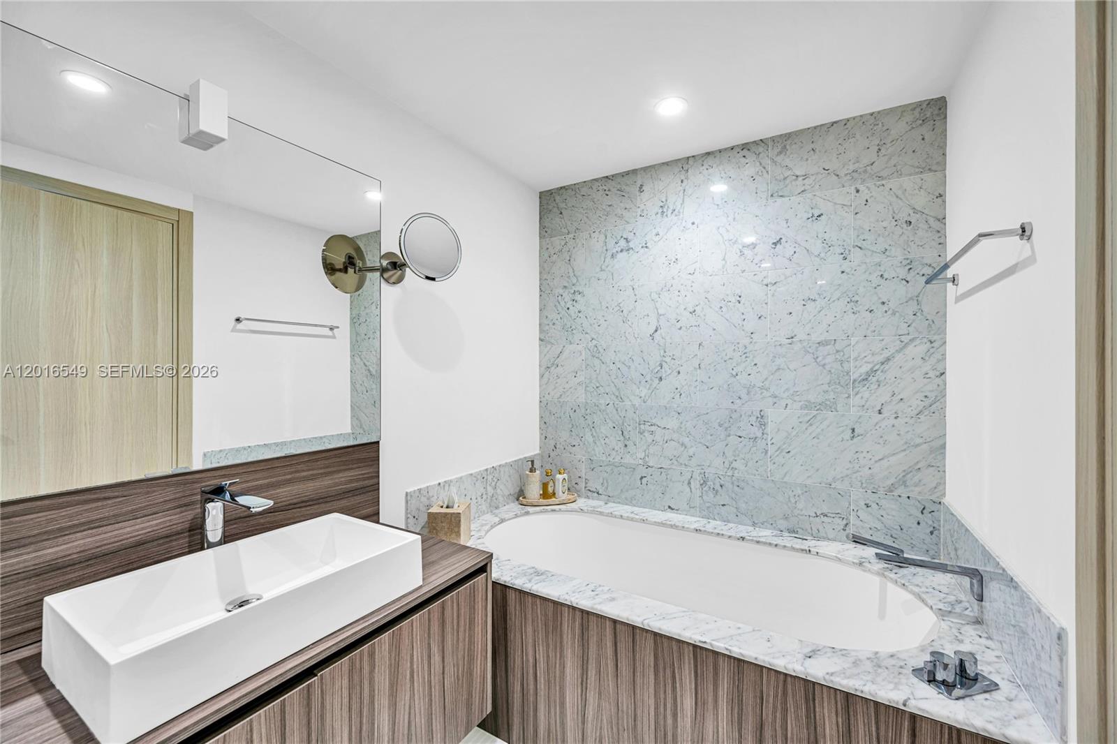 1000 Brickell Plz #4601, Miami FL 33131