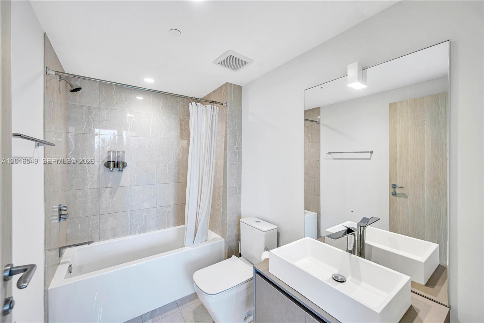 1000 Brickell Plz #4601, Miami FL 33131
