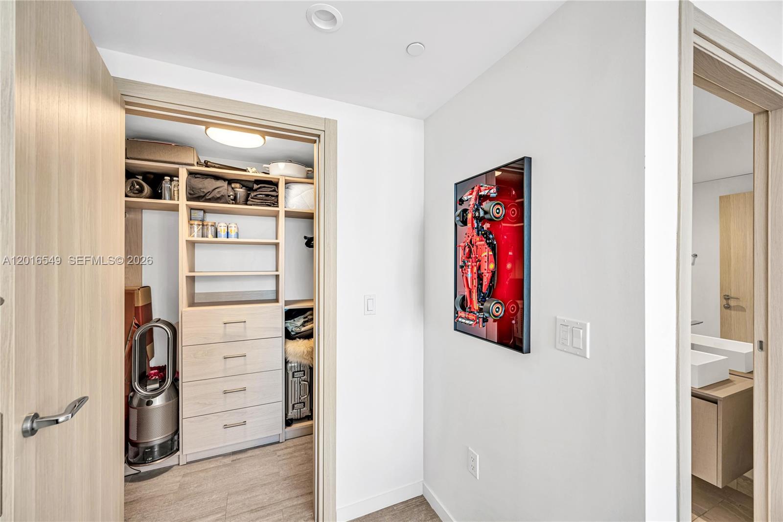 1000 Brickell Plz #4601, Miami FL 33131