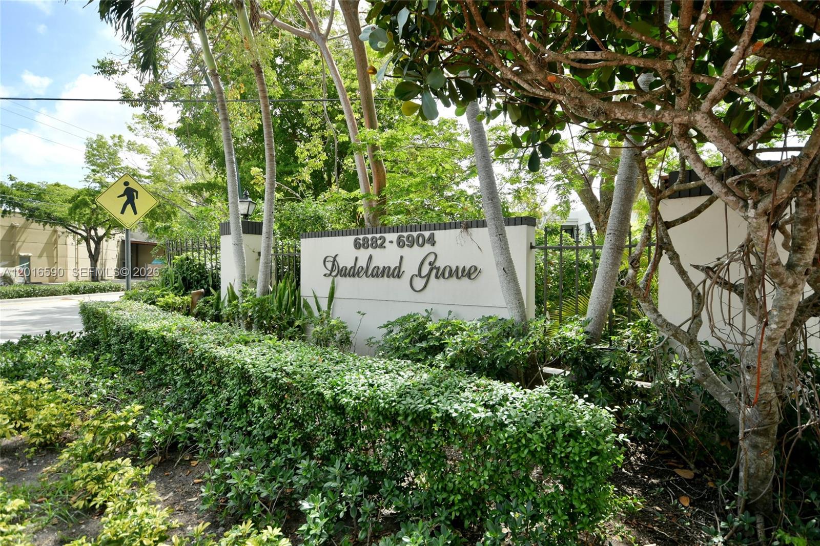 6884 N Kendall Dr #C401, Pinecrest FL 33156
