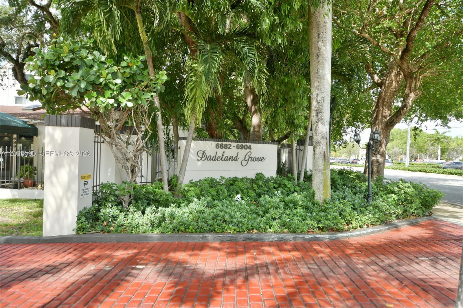 6884 N Kendall Dr #C401, Pinecrest FL 33156