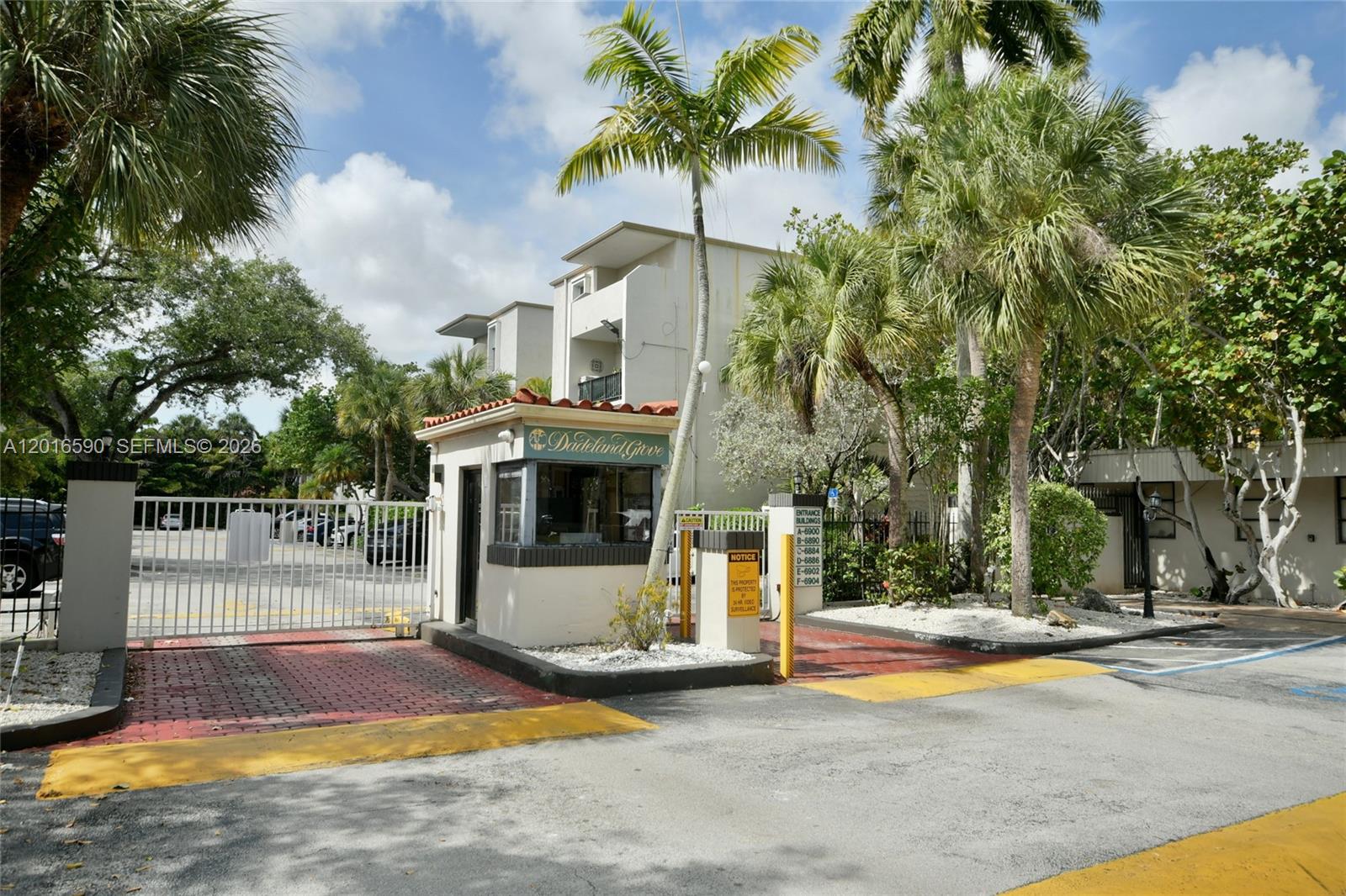 6884 N Kendall Dr #C401, Pinecrest FL 33156
