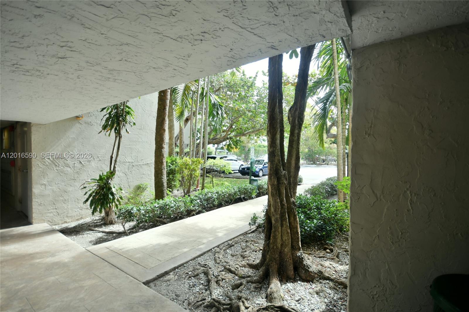 6884 N Kendall Dr #C401, Pinecrest FL 33156