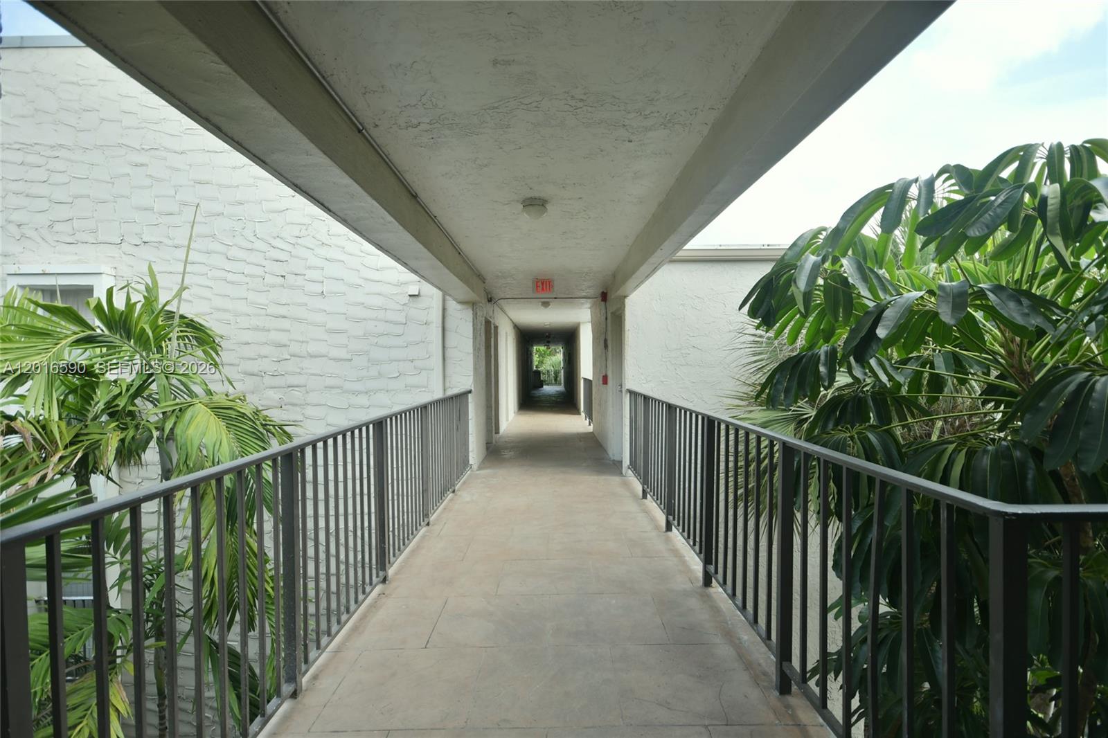 6884 N Kendall Dr #C401, Pinecrest FL 33156