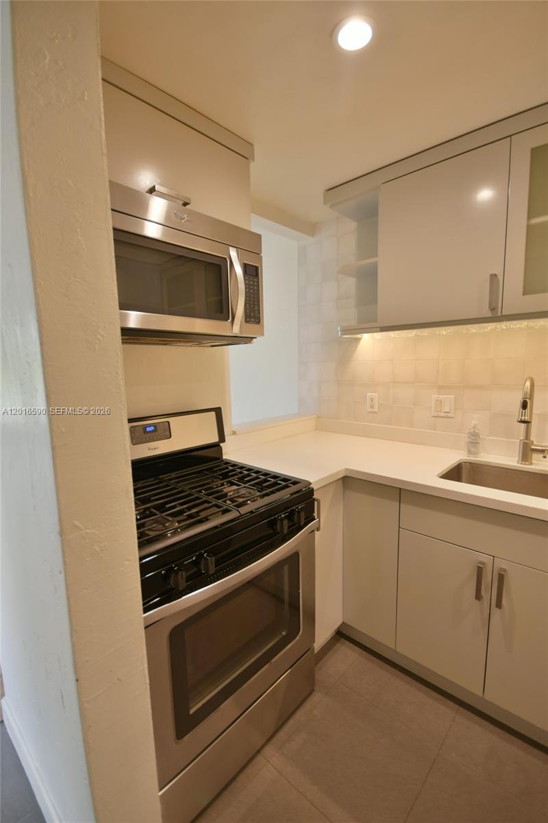 6884 N Kendall Dr #C401, Pinecrest FL 33156